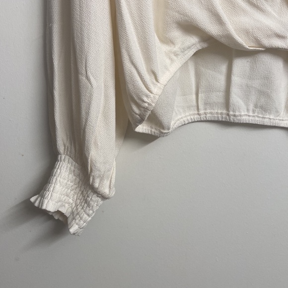 ASTR the label 💟 Women's Long Balloon Sleeve V-Neck Blouse Essex Faux Wrap Top - Picture 5 of 7